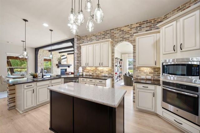 24910 Waterstone Estates Circle W, Tomball, TX 77375