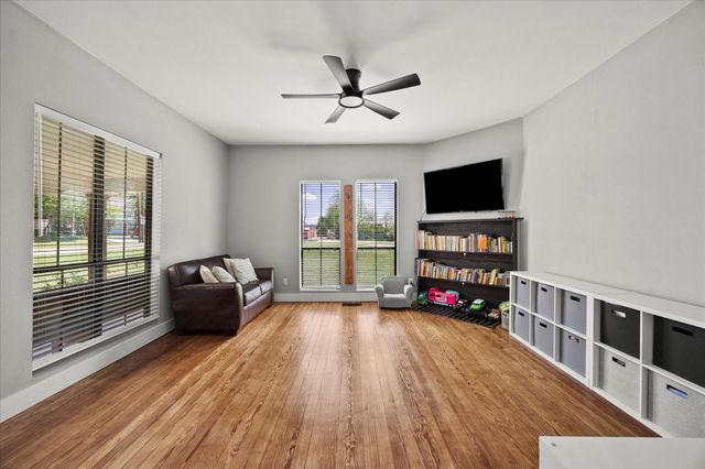207 N Main Street, Farmersville, TX 75442