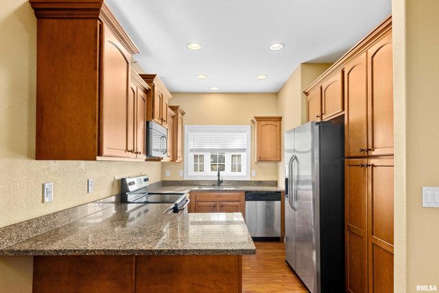 3403 W KING JAMES Road, Peoria, IL 61615