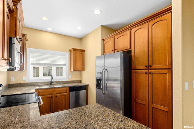 3403 W KING JAMES Road, Peoria, IL 61615