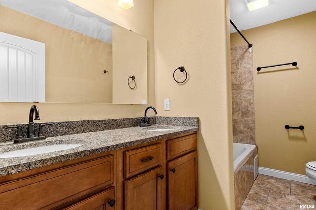 3403 W KING JAMES Road, Peoria, IL 61615