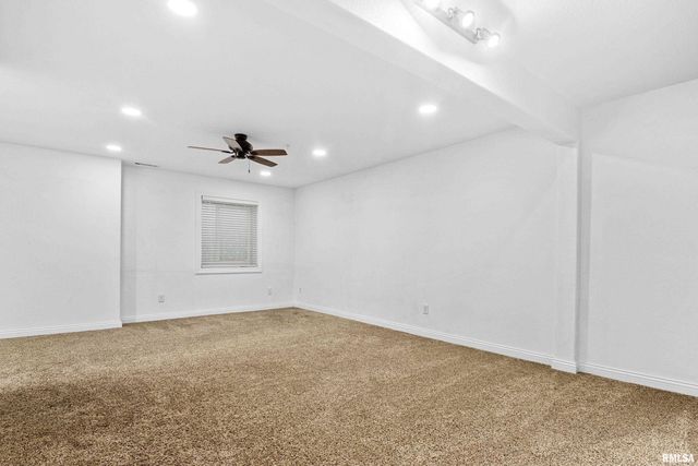 3403 W KING JAMES Road, Peoria, IL 61615