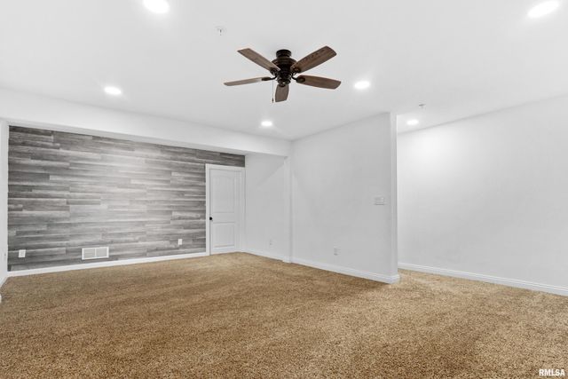 3403 W KING JAMES Road, Peoria, IL 61615