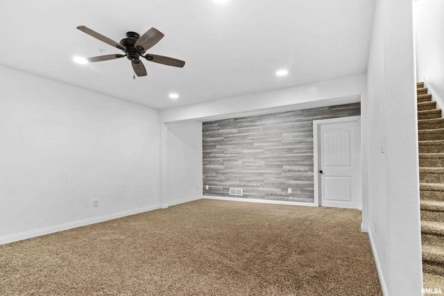 3403 W KING JAMES Road, Peoria, IL 61615