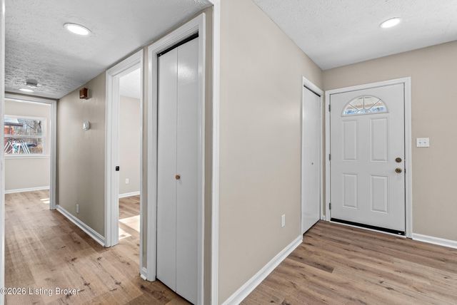 803 Flicker Rd, Louisville, KY 40214