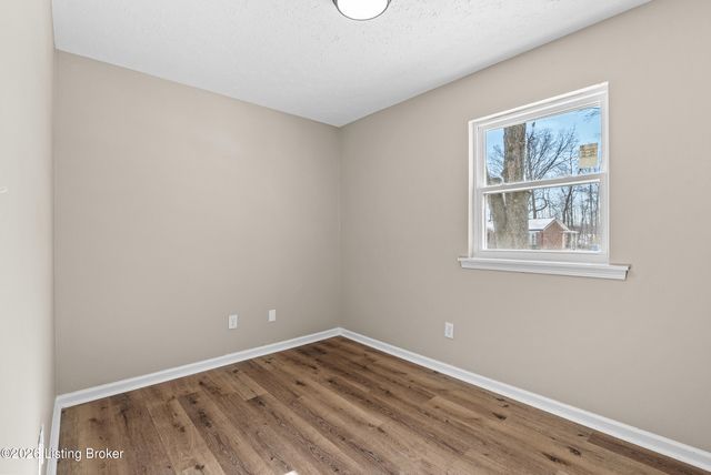 803 Flicker Rd, Louisville, KY 40214