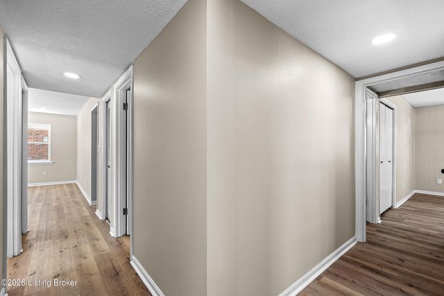 803 Flicker Rd, Louisville, KY 40214