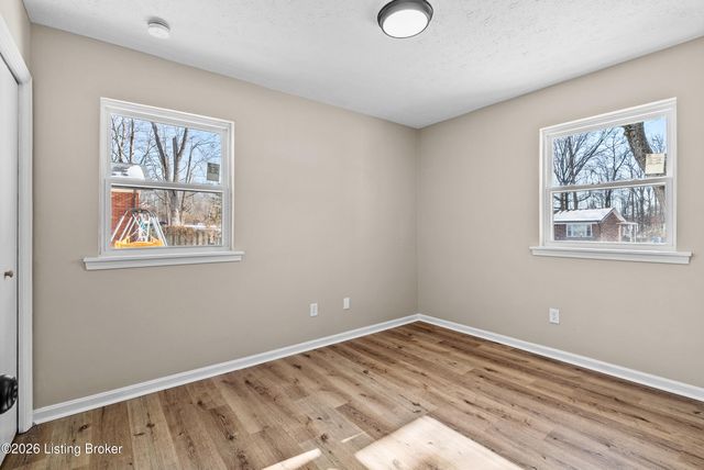 803 Flicker Rd, Louisville, KY 40214