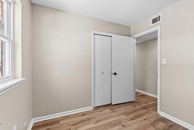 803 Flicker Rd, Louisville, KY 40214