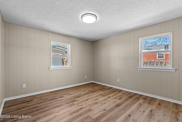 803 Flicker Rd, Louisville, KY 40214