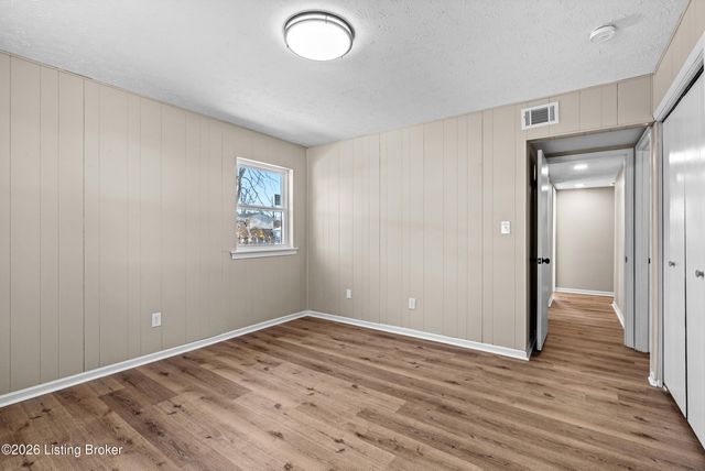 803 Flicker Rd, Louisville, KY 40214