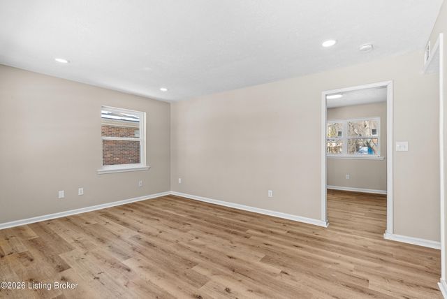 803 Flicker Rd, Louisville, KY 40214