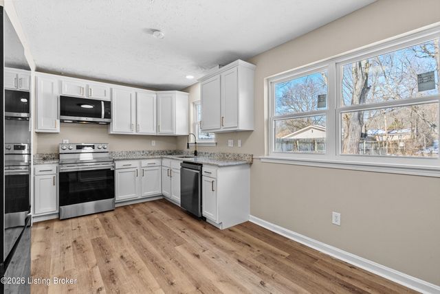 803 Flicker Rd, Louisville, KY 40214