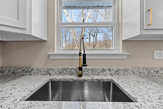 803 Flicker Rd, Louisville, KY 40214