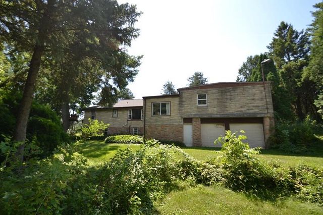 26528 Oakridge DRIVE, Waterford, WI 53185