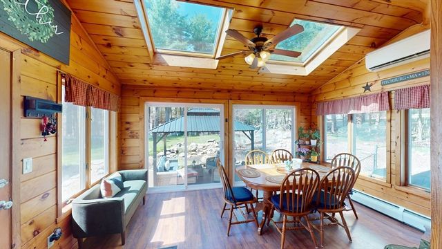 130 Whittemore St, Fitchburg, MA 01420