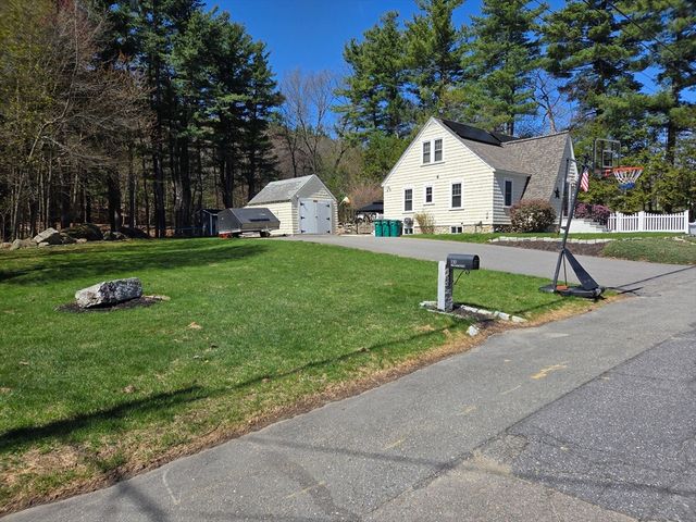 130 Whittemore St, Fitchburg, MA 01420