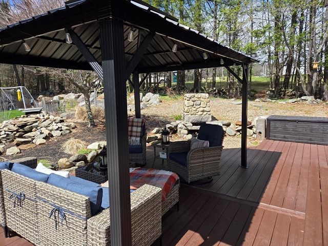 130 Whittemore St, Fitchburg, MA 01420