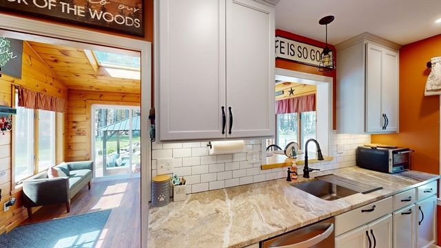 130 Whittemore St, Fitchburg, MA 01420