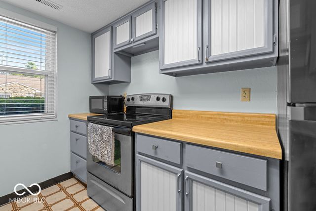 2821 Country Estates Drive, Indianapolis, IN 46227
