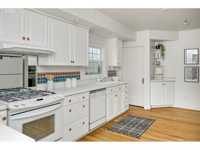 2826 Ne 61ST Ave, Portland, OR 97213