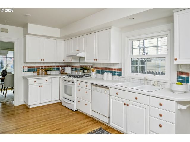 2826 Ne 61ST Ave, Portland, OR 97213