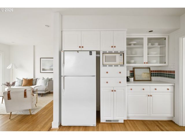 2826 Ne 61ST Ave, Portland, OR 97213