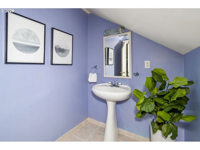 2826 Ne 61ST Ave, Portland, OR 97213