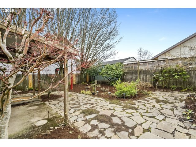 2826 Ne 61ST Ave, Portland, OR 97213