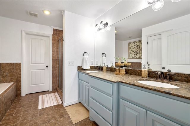619 N Rupple Road, Fayetteville, AR 72704