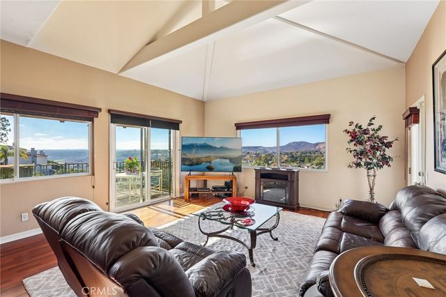 6372 Camino Largo, San Diego, CA 92120
