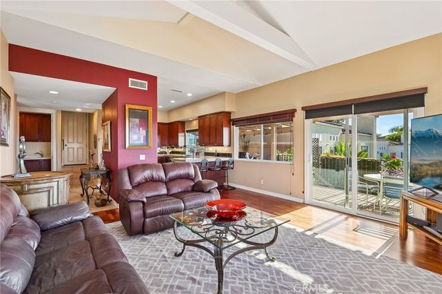 6372 Camino Largo, San Diego, CA 92120