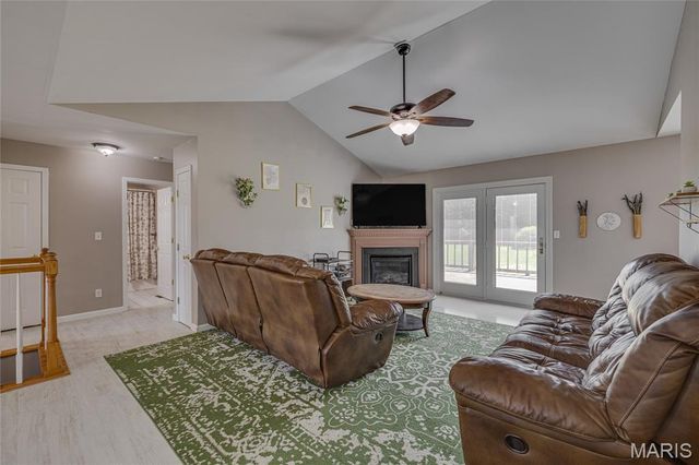 1036 Ridgewood Farms Road, Farmington, MO 63640
