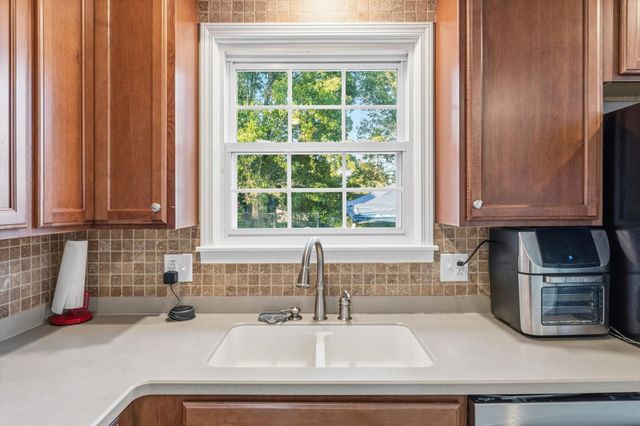 515 Cheatham Dr, Clarksville, TN 37042