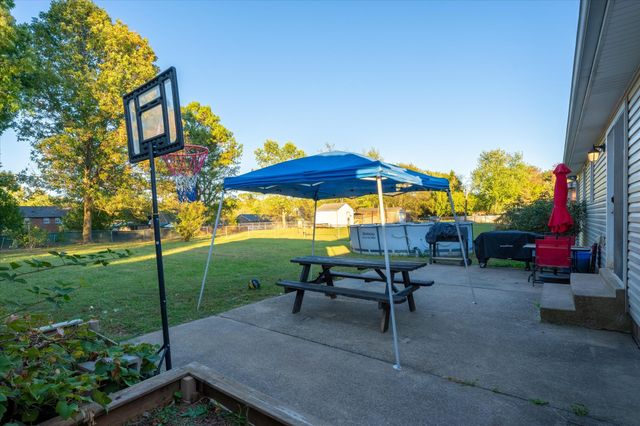 515 Cheatham Dr, Clarksville, TN 37042