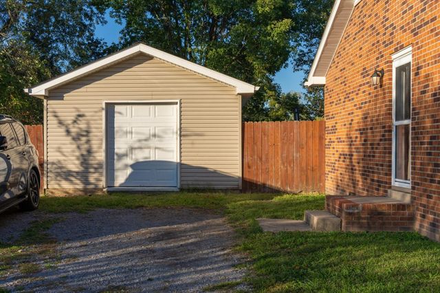 515 Cheatham Dr, Clarksville, TN 37042