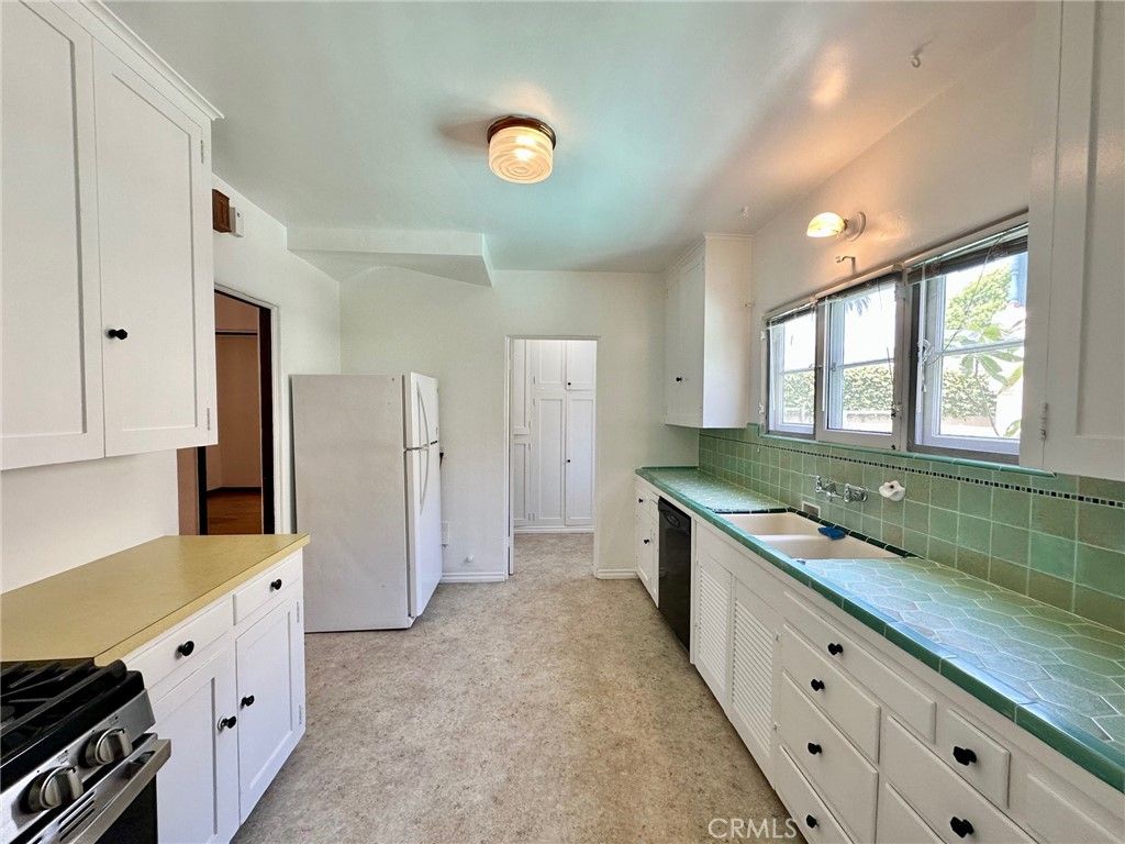 Image 38 of property listing at 3517 E 2nd, Long Beach, CA 90803