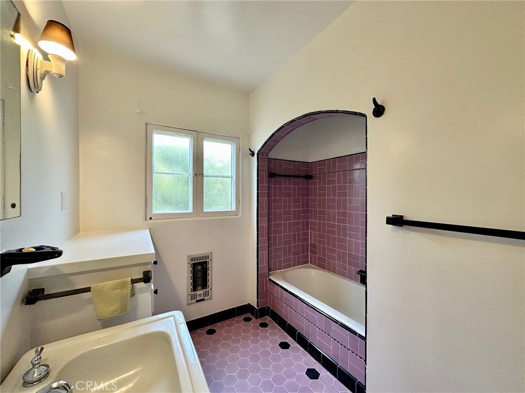 Image 45 of property listing at 3517 E 2nd, Long Beach, CA 90803