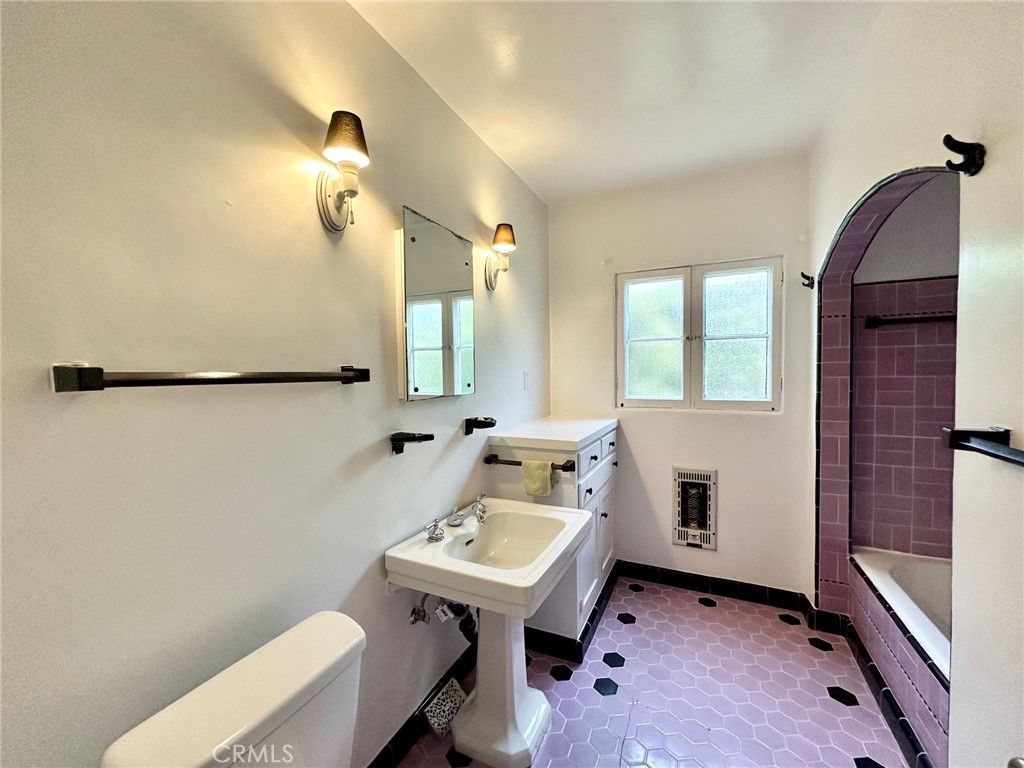 Image 46 of property listing at 3517 E 2nd, Long Beach, CA 90803