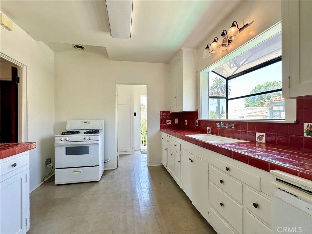 Image 60 of property listing at 3517 E 2nd, Long Beach, CA 90803