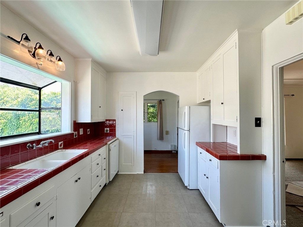 Image 61 of property listing at 3517 E 2nd, Long Beach, CA 90803