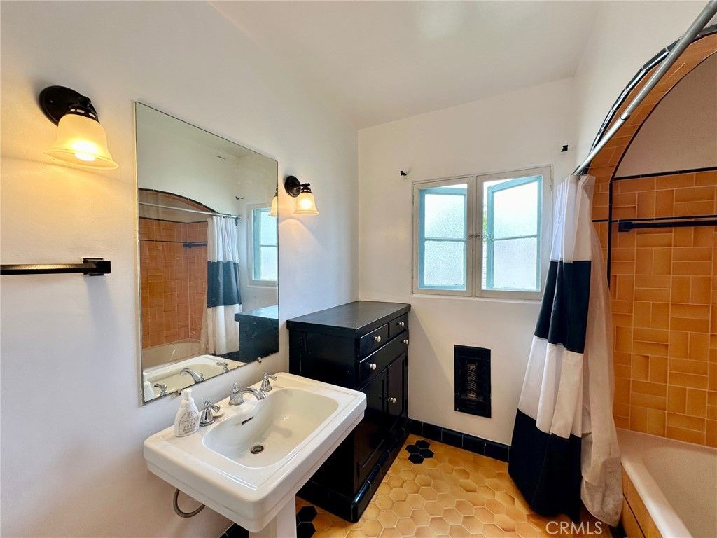 Image 62 of property listing at 3517 E 2nd, Long Beach, CA 90803