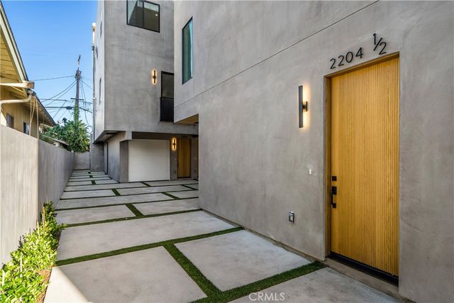 2204 Carmona, Los Angeles, CA 90016