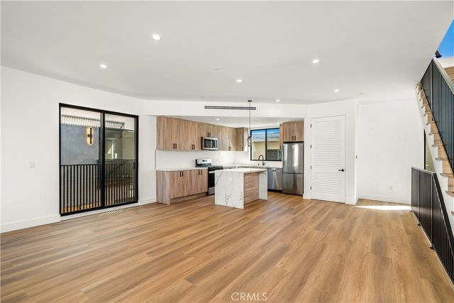 2204 Carmona, Los Angeles, CA 90016