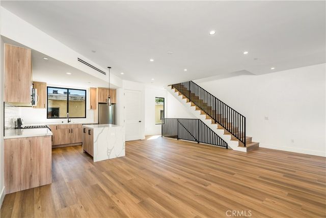2204 Carmona, Los Angeles, CA 90016