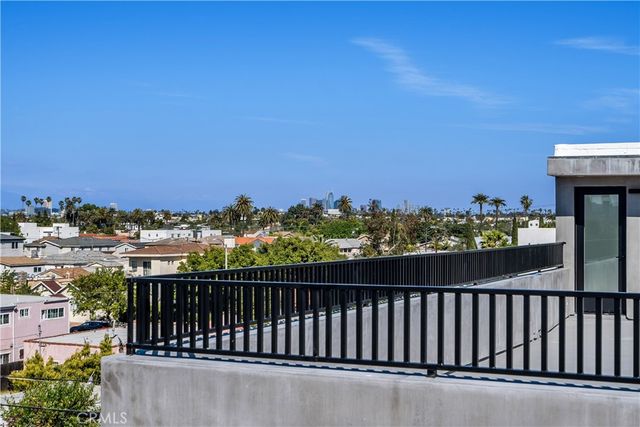 2204 Carmona, Los Angeles, CA 90016