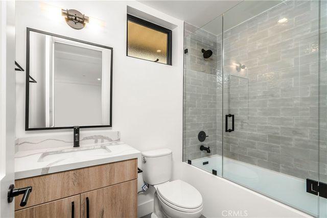 2204 Carmona, Los Angeles, CA 90016