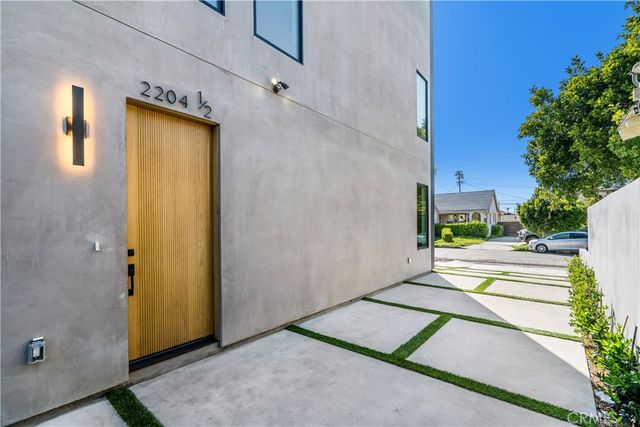 2204 Carmona, Los Angeles, CA 90016