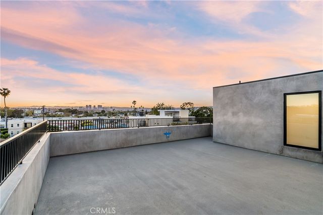 2204 Carmona, Los Angeles, CA 90016