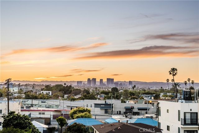 2204 Carmona, Los Angeles, CA 90016